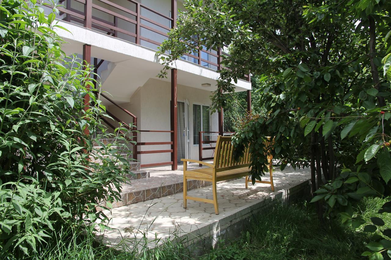 Guest House Leto Dolinka Εξωτερικό φωτογραφία